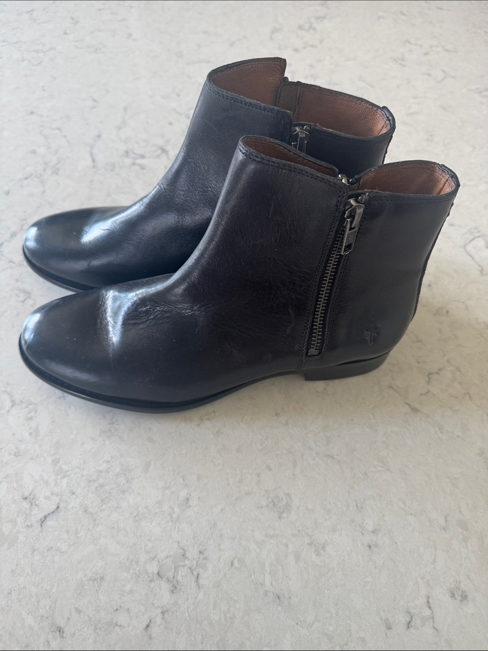 Frye Black Leather Zip Ankle Boots size 8.5 B - Picture 2 of 7